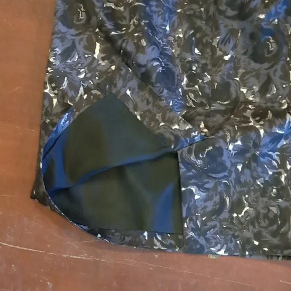 🌻3/$15🌻 LOFT skirt - Picture 6 of 10